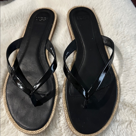 UGG Black leather flip flop. Size 8. Excellent condition. - Picture 2 of 6